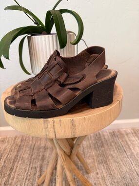American Eagle Outfitters Brown Leather Heeled Fisherman Mules